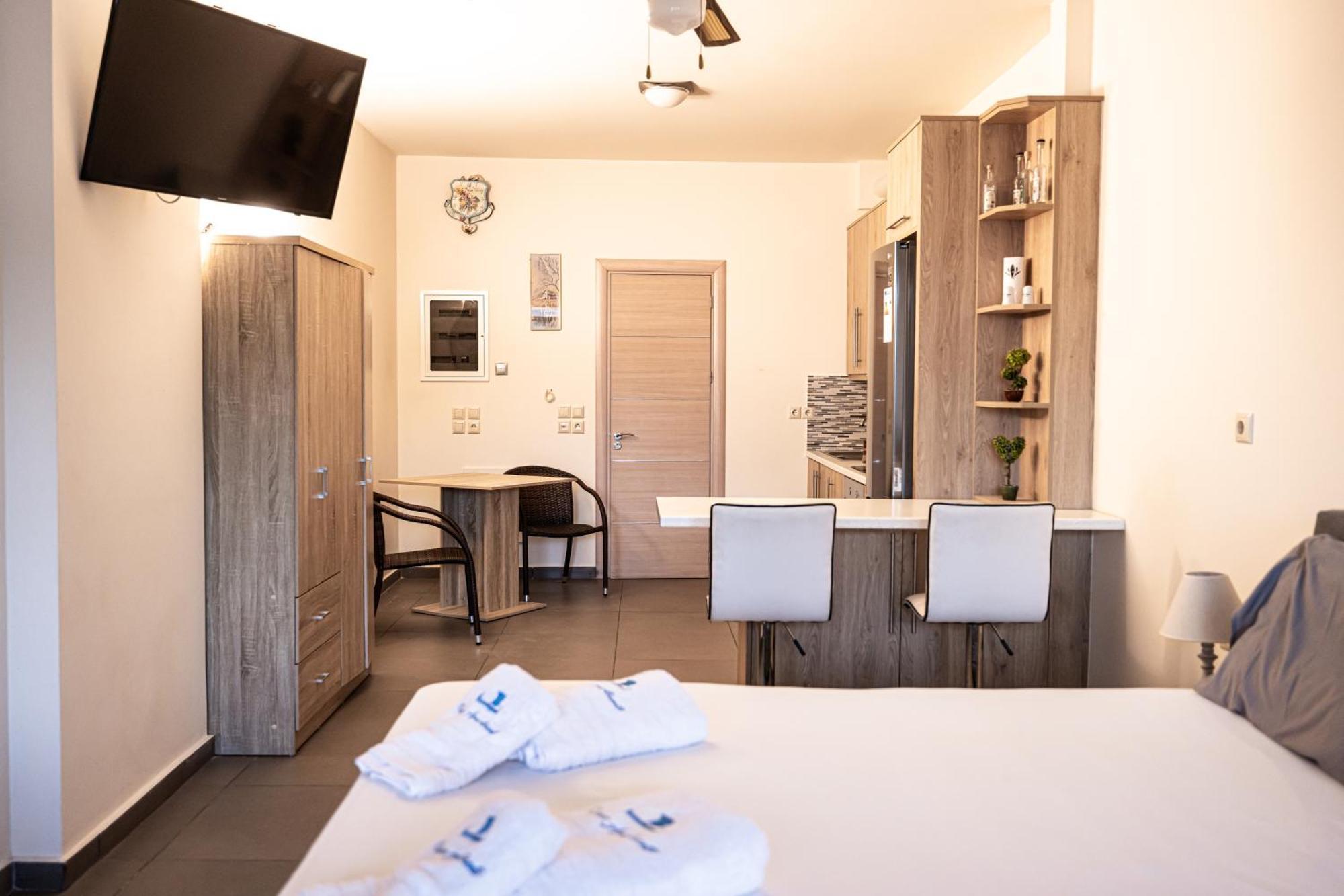 Filippos Apartments Amarynthos Dış mekan fotoğraf